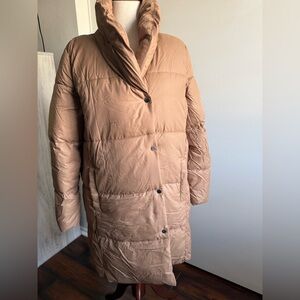 Loft Women's Tan Puffer Coat size Medium. Brand NEW!✨♥️